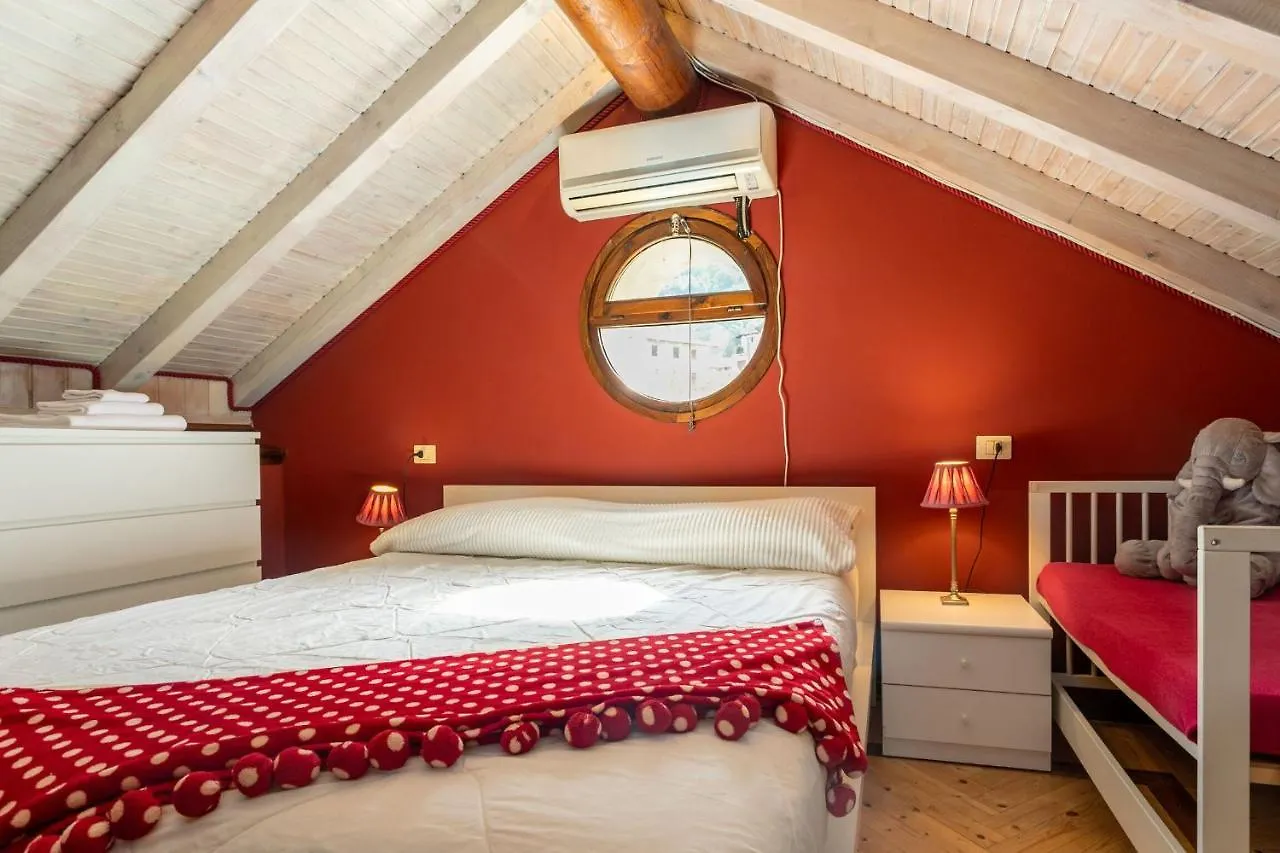 Sailor House Near Lake Pianello Del Lario